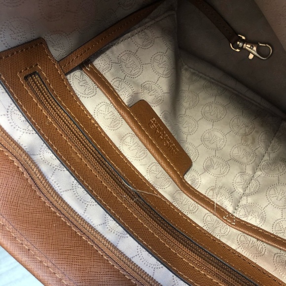 Authentic MIchael Kors Jet Set Travel Medium tote - Picture 9 of 15